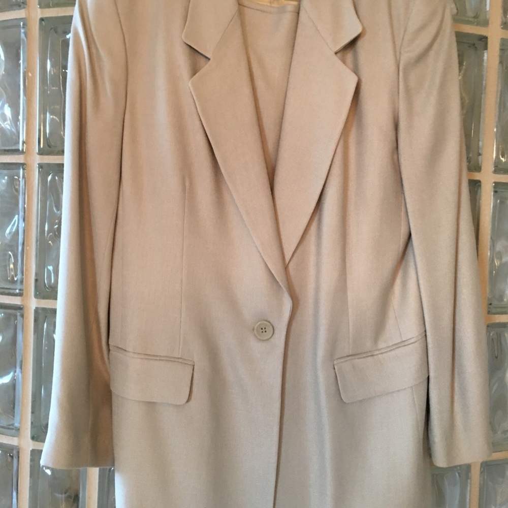 Suit - Picture 2 of 4